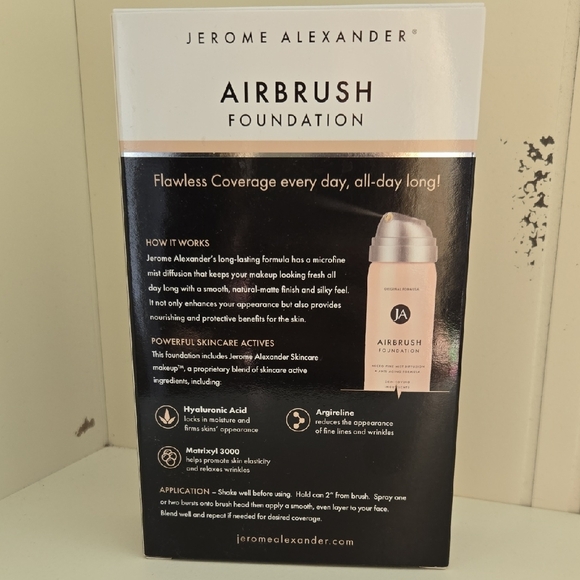 Airbrush Foundation in Beige - Picture 3 of 12